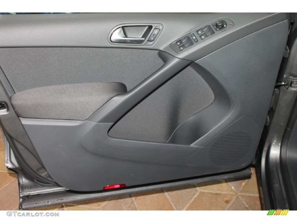 2013 Volkswagen Tiguan S Black Door Panel Photo #83257238