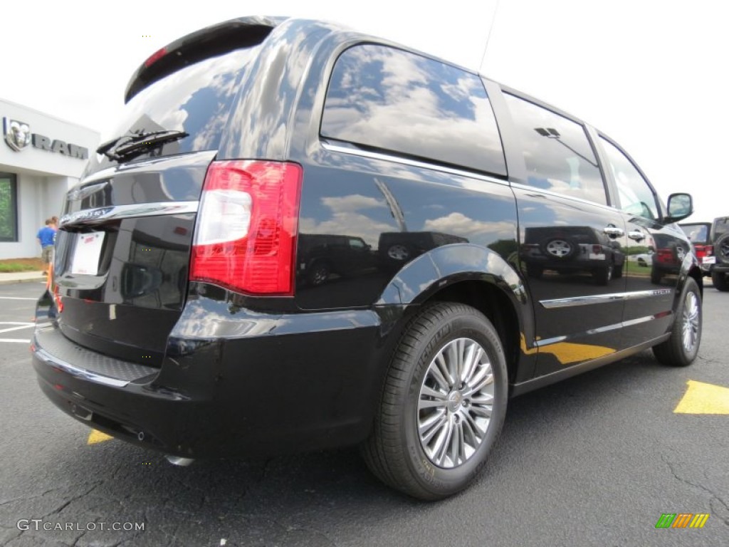 2013 Town & Country Touring - L - Brilliant Black Crystal Pearl / Black/Light Graystone photo #7