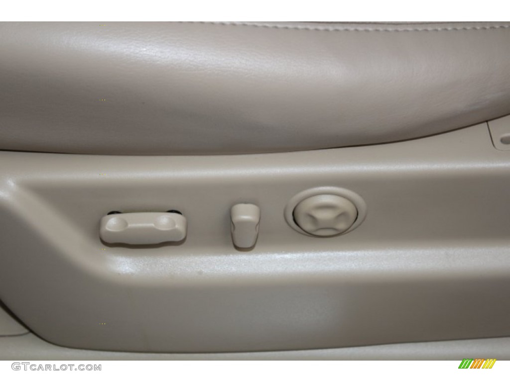2010 Escalade Luxury AWD - Infrared / Cashmere/Cocoa photo #37