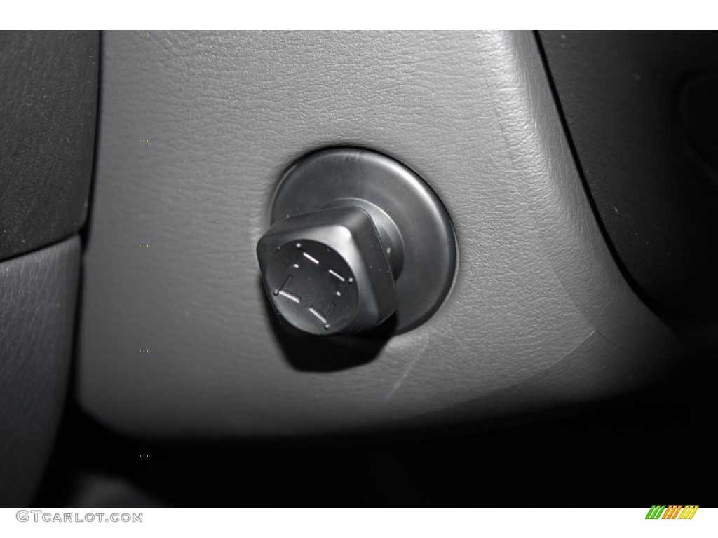 2014 Infiniti QX60 3.5 AWD Controls Photo #83260532