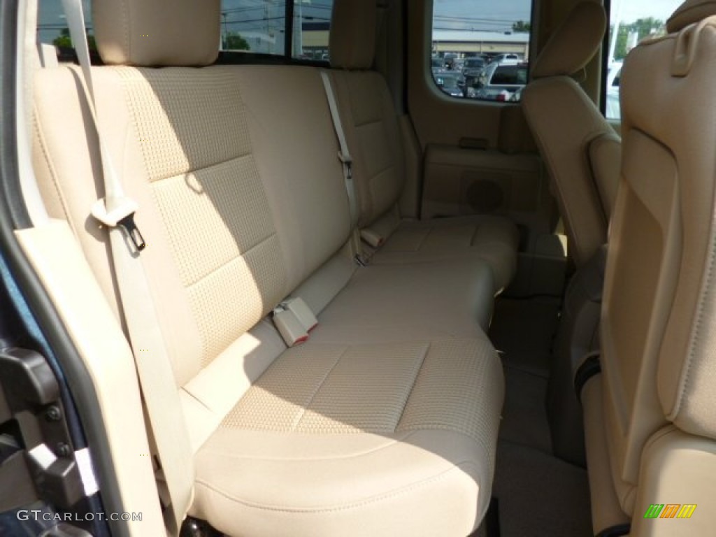2013 Titan SV King Cab 4x4 - Graphite Blue / Almond photo #11