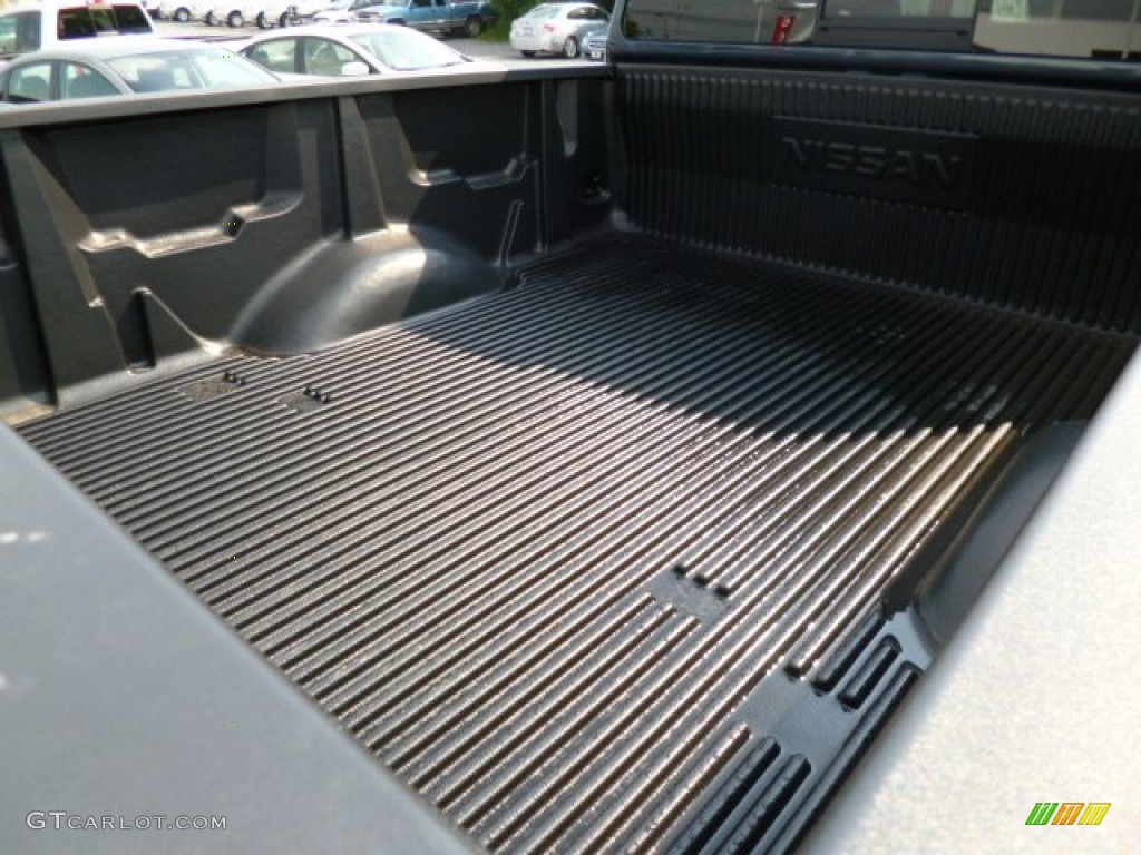 2013 Titan SV King Cab 4x4 - Graphite Blue / Almond photo #12
