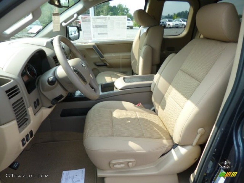 2013 Titan SV King Cab 4x4 - Graphite Blue / Almond photo #14