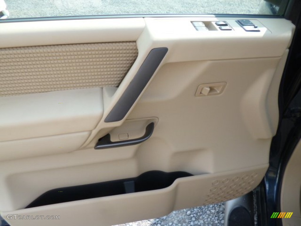 2013 Titan SV King Cab 4x4 - Graphite Blue / Almond photo #16