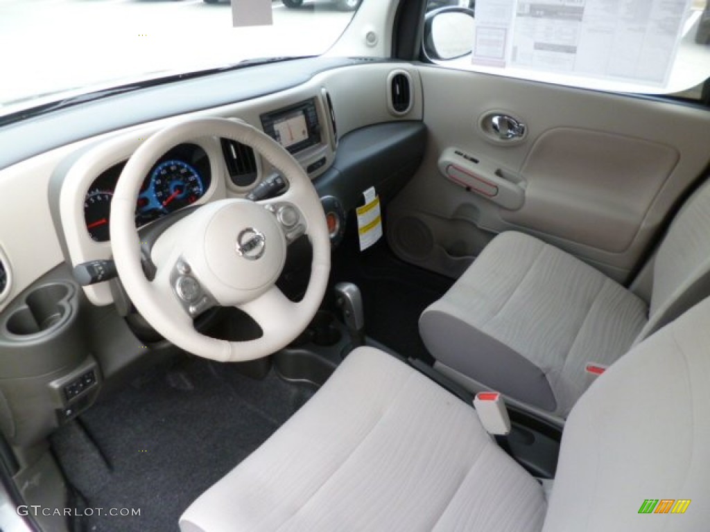 Light Gray Interior 2013 Nissan Cube 1.8 SL Photo #83265100