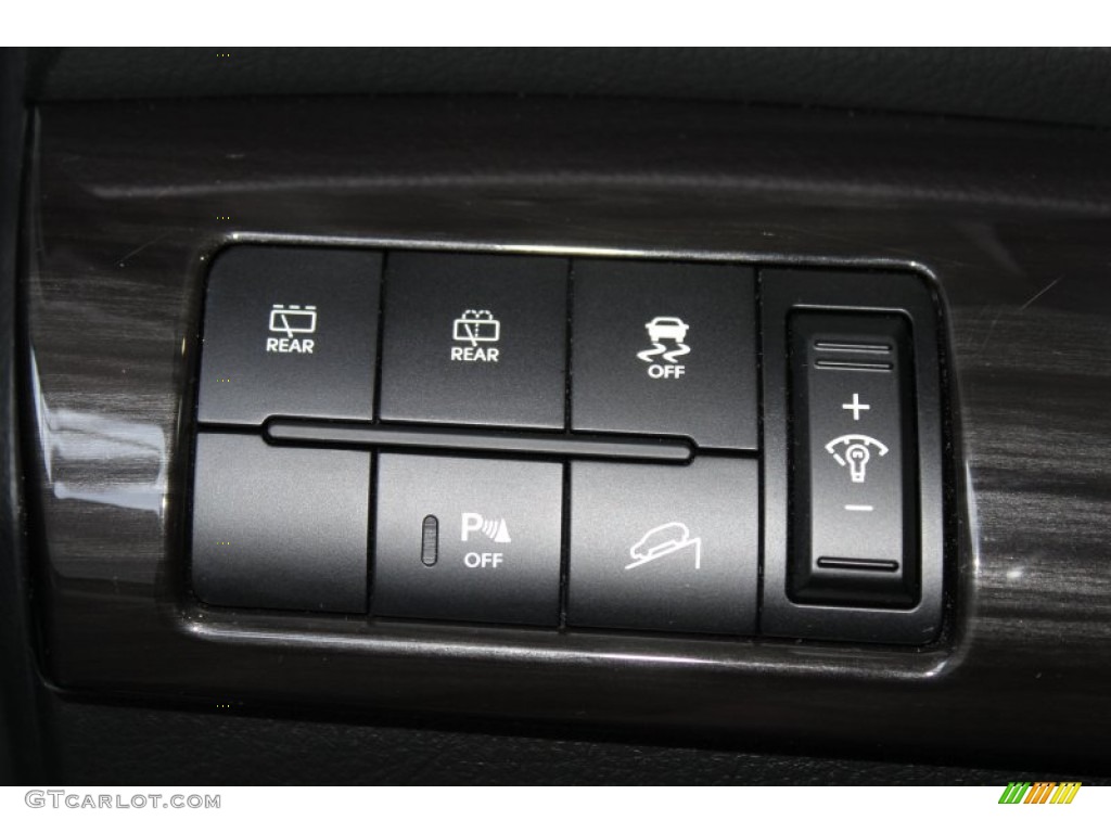 2012 Kia Sorento LX Controls Photo #83269449