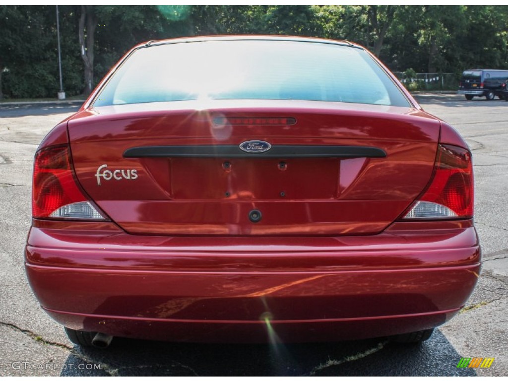 2003 Focus LX Sedan - Sangria Red Metallic / Medium Graphite photo #5