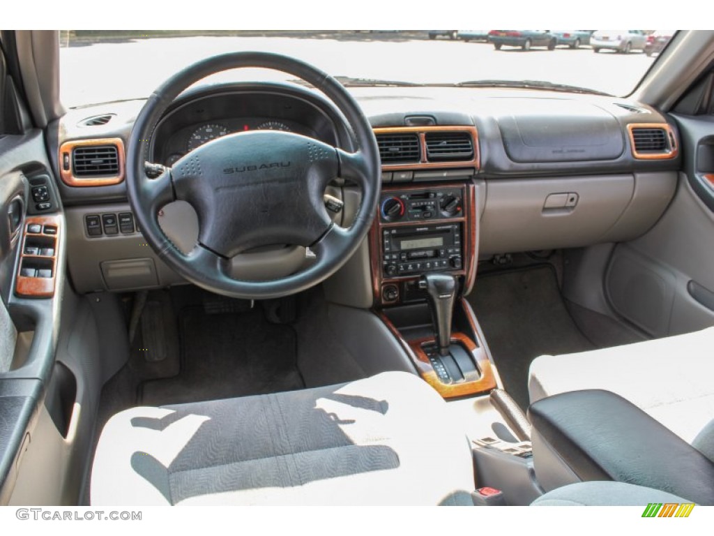 2001 Forester 2.5 S - Black Diamond Pearl / Gray photo #15