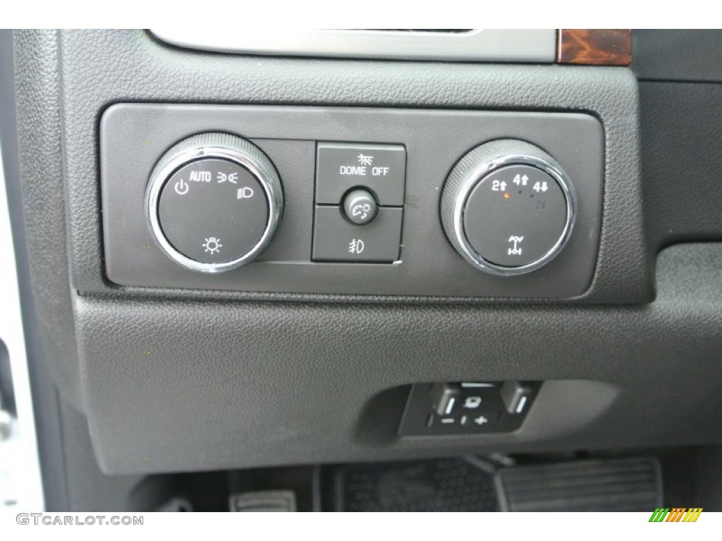 2014 GMC Sierra 3500HD Denali Crew Cab 4x4 Dually Controls Photo #83276619