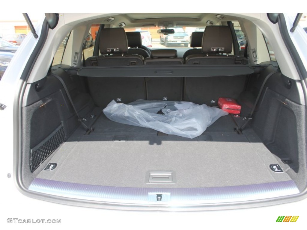 2013 Audi Q7 3.0 TFSI quattro Trunk Photos