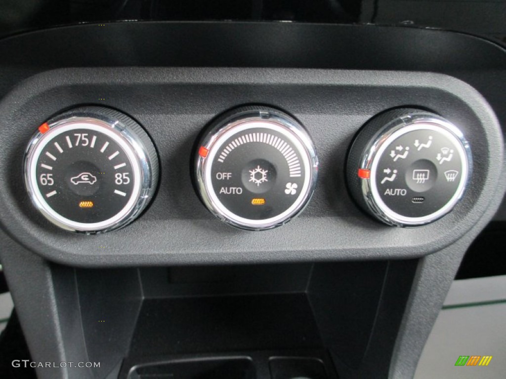 2013 Mitsubishi Lancer Evolution GSR Controls Photo #83282419