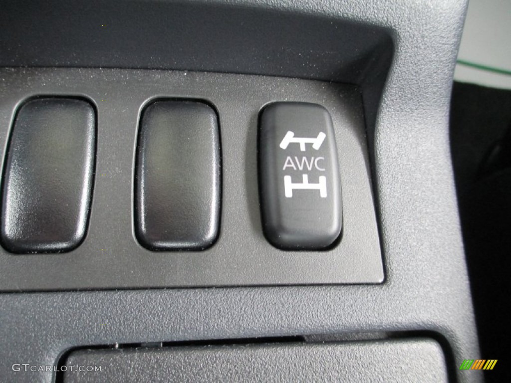 2013 Mitsubishi Lancer Evolution GSR Controls Photo #83282474