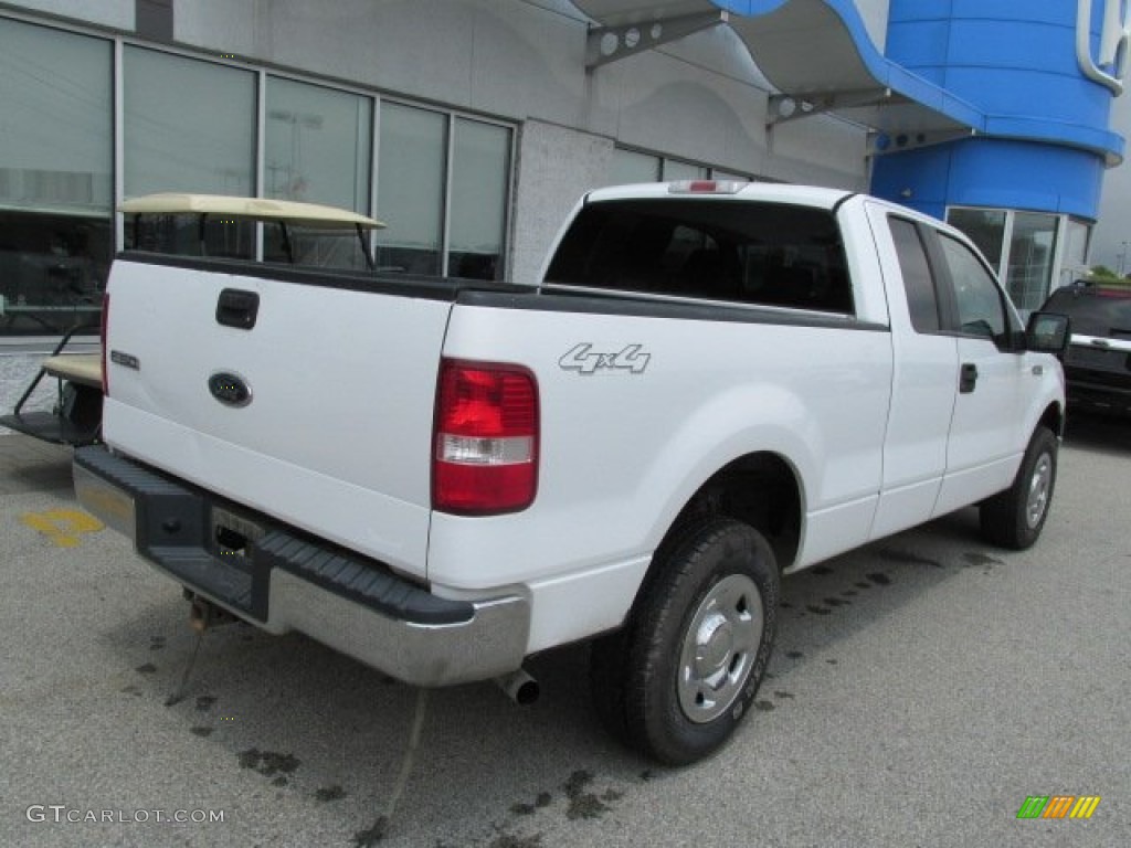 2005 F150 XL SuperCab 4x4 - Oxford White / Medium Flint Grey photo #8