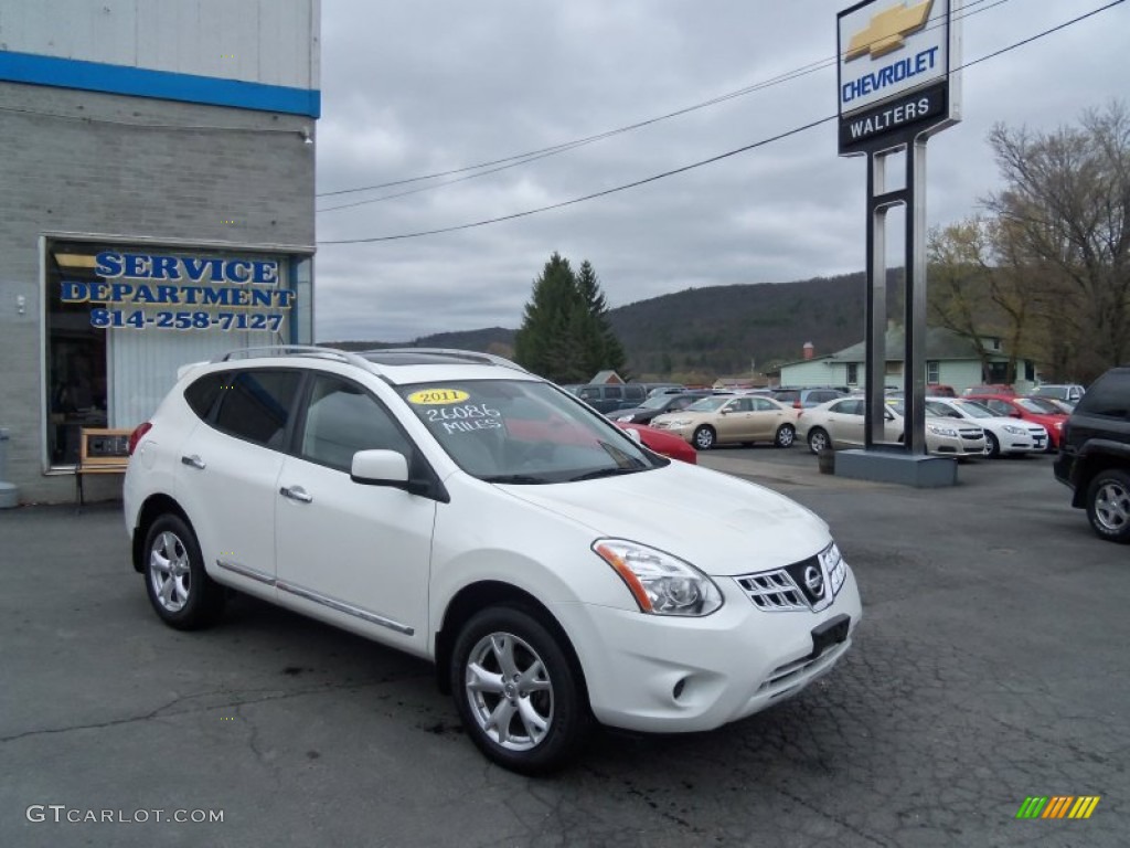 2011 Rogue S AWD - Pearl White / Gray photo #3