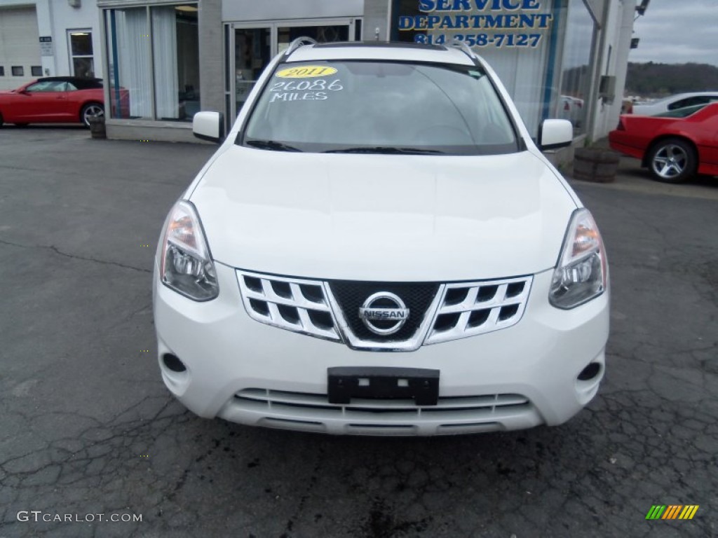 2011 Rogue S AWD - Pearl White / Gray photo #4