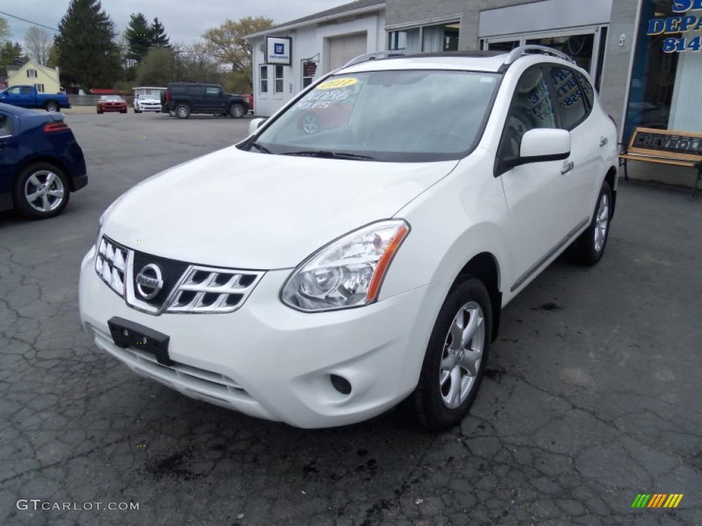 2011 Rogue S AWD - Pearl White / Gray photo #6