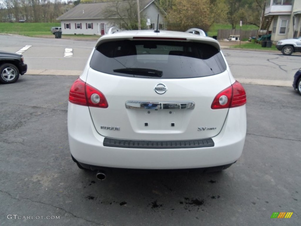 2011 Rogue S AWD - Pearl White / Gray photo #9
