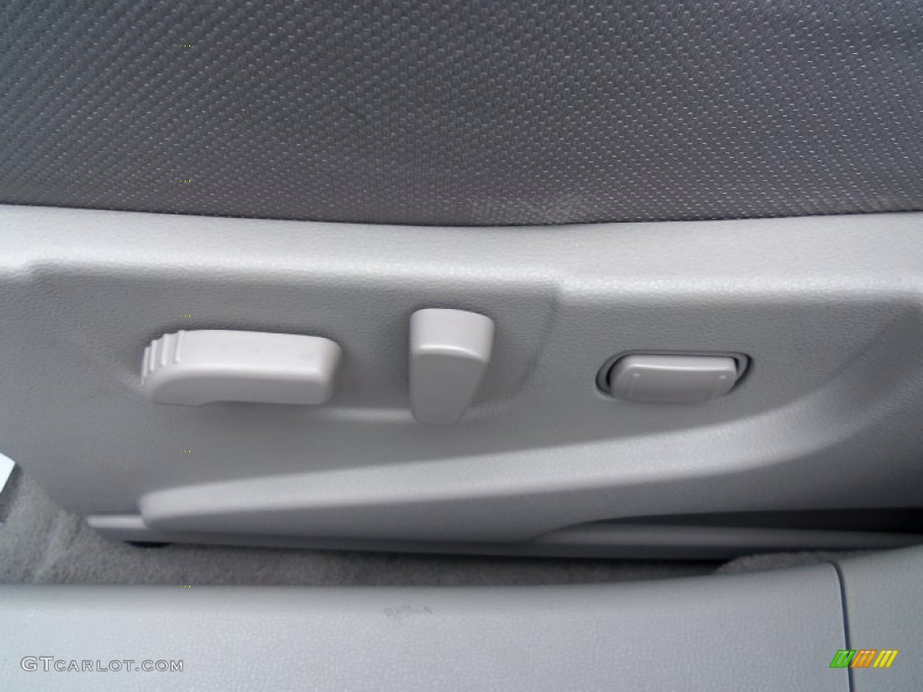 2011 Rogue S AWD - Pearl White / Gray photo #17