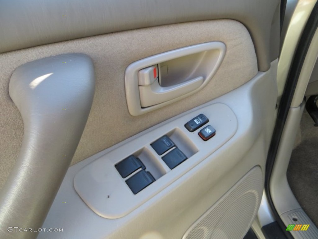 2005 Tundra SR5 Access Cab - Desert Sand Mica / Taupe photo #28