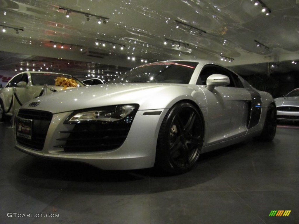 Ice Silver Metallic Audi R8