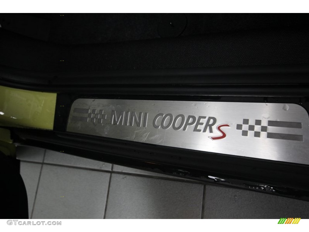 2012 Cooper S Countryman - Bright Yellow / Carbon Black photo #16