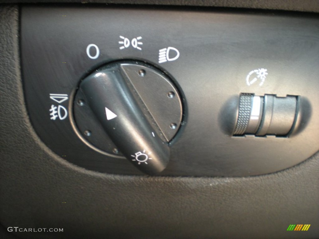 2001 Audi TT 1.8T Coupe Controls Photos