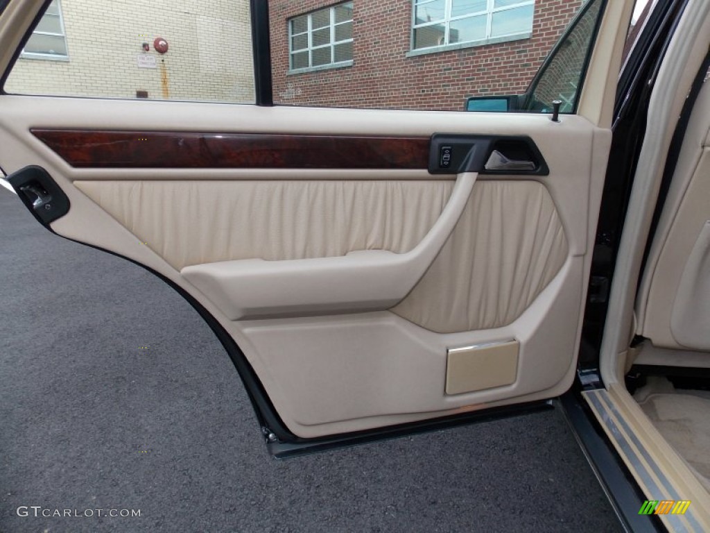 1994 Mercedes-Benz E 420 Sedan Parchment Door Panel Photo #83318059