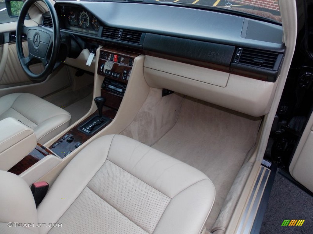 1994 Mercedes-Benz E 420 Sedan Parchment Dashboard Photo #83318182