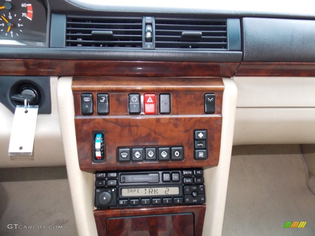 1994 Mercedes-Benz E 420 Sedan Controls Photo #83318491