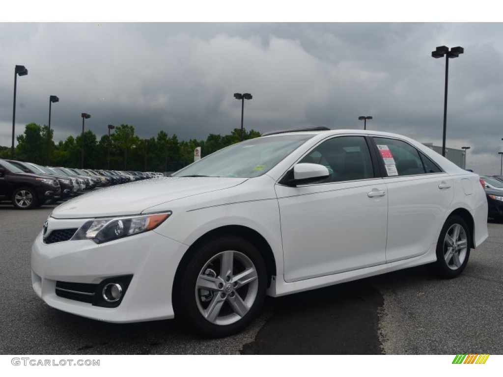 2013 Camry SE - Super White / Black photo #1