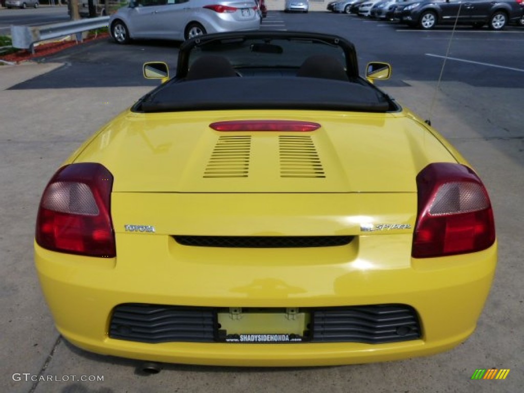 2002 MR2 Spyder Roadster - Solar Yellow / Black photo #16