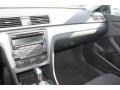 Black - Passat 2.5L S Photo No. 16
