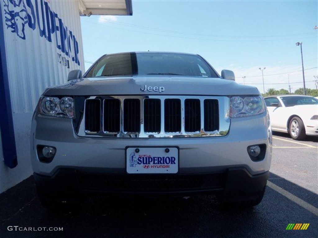 2013 Grand Cherokee Laredo - Bright Silver Metallic / Dark Graystone/Medium Graystone photo #3