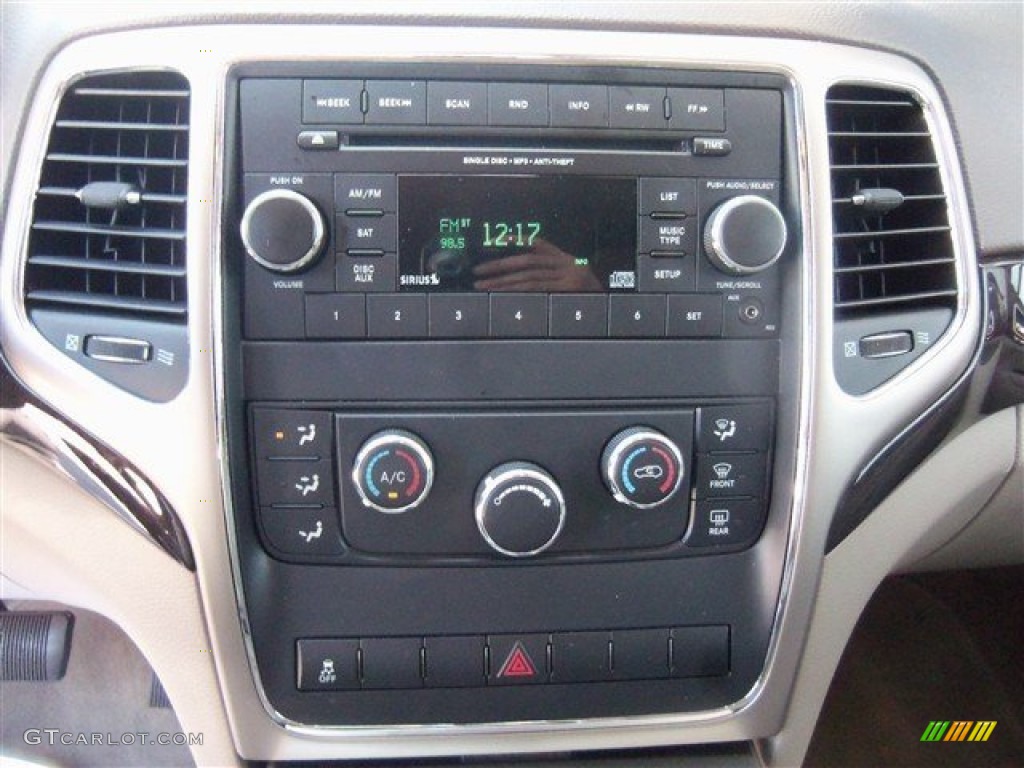 2013 Grand Cherokee Laredo - Bright Silver Metallic / Dark Graystone/Medium Graystone photo #19