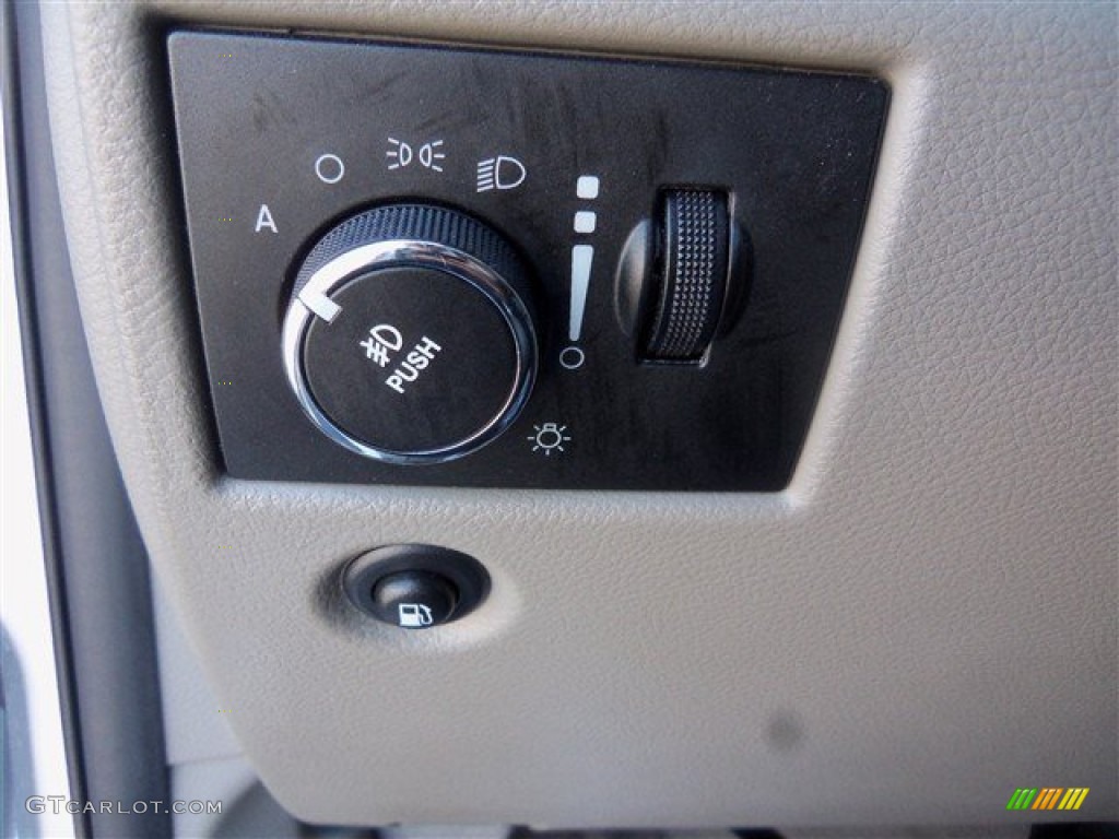 2013 Grand Cherokee Laredo - Bright Silver Metallic / Dark Graystone/Medium Graystone photo #25