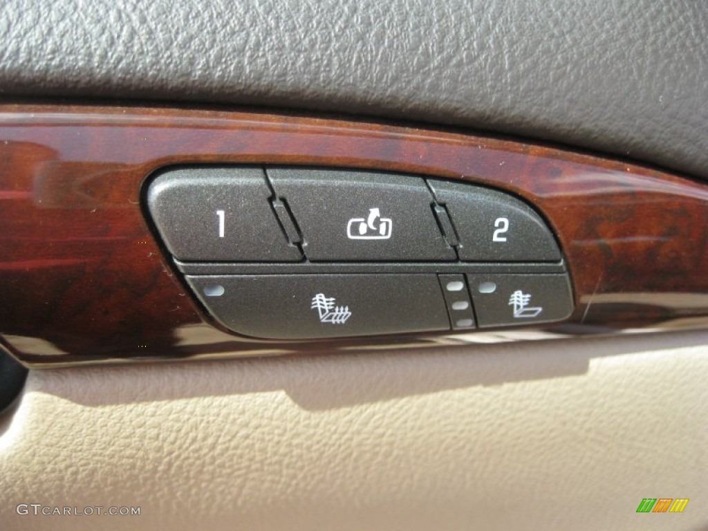2007 Buick Lucerne CXL Controls Photo #83329895