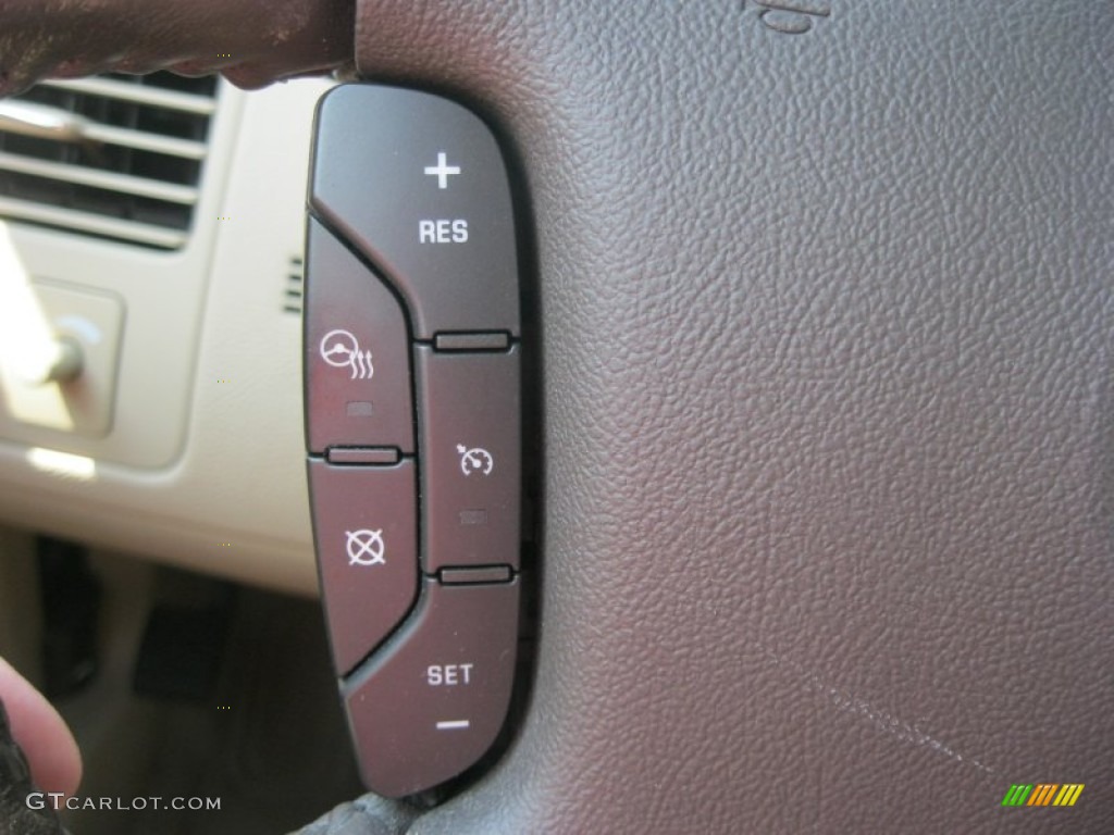 2007 Buick Lucerne CXL Controls Photo #83330014