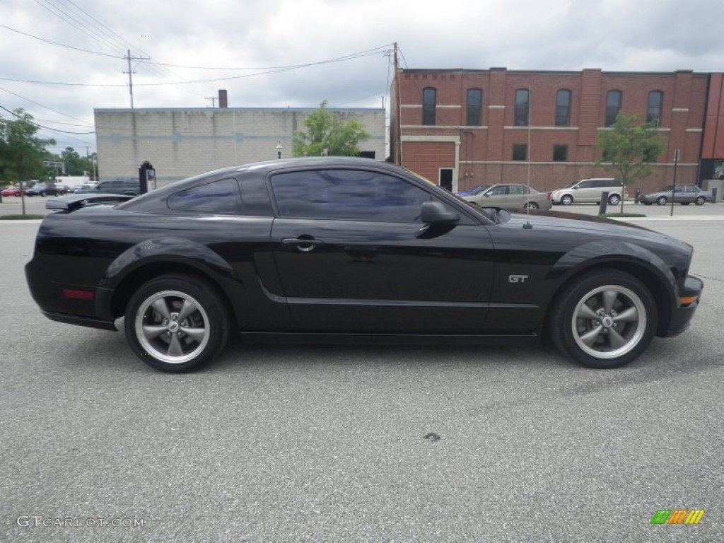 2005 Mustang GT Deluxe Coupe - Black / Light Graphite photo #2