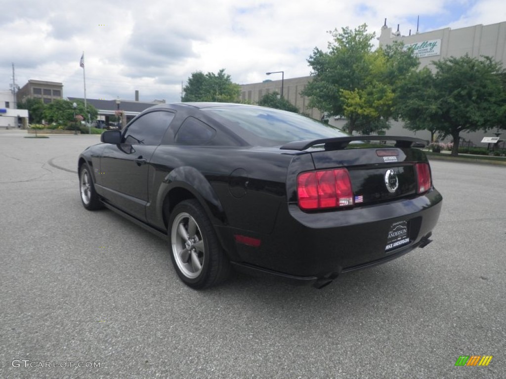 2005 Mustang GT Deluxe Coupe - Black / Light Graphite photo #3