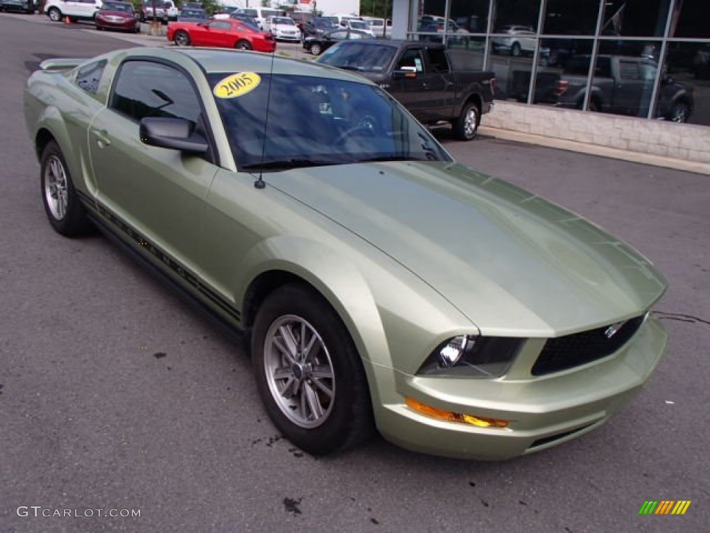 2005 Mustang V6 Deluxe Coupe - Legend Lime Metallic / Dark Charcoal photo #2