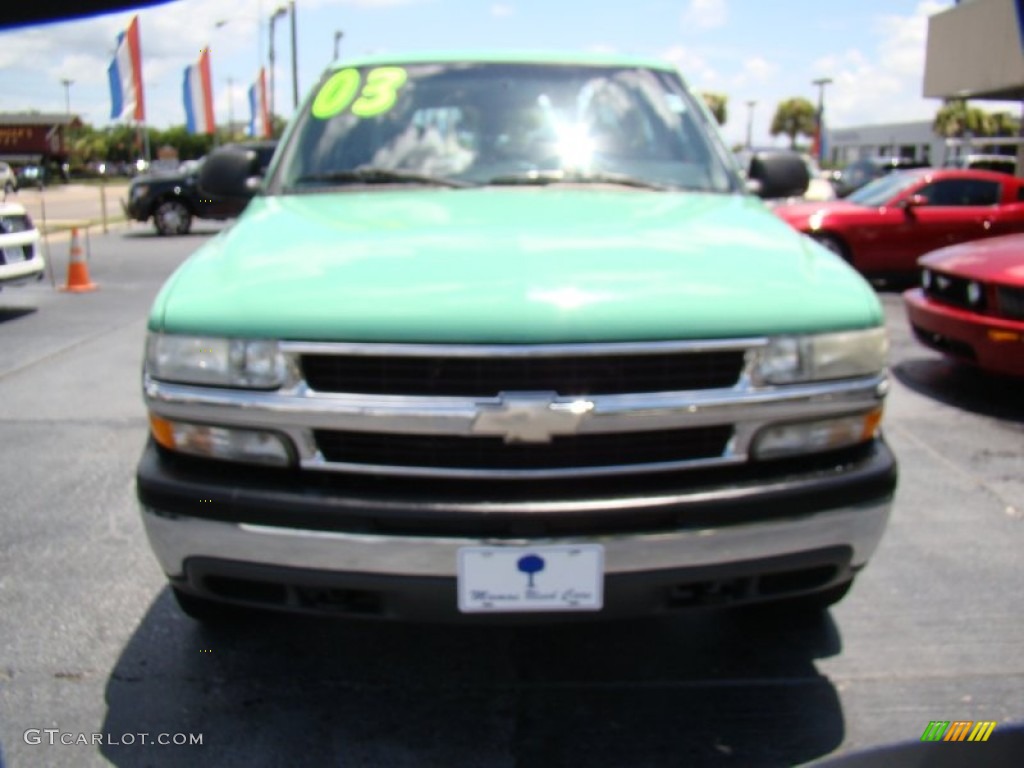 2003 Suburban 2500 4x4 - Fleet Mint Green / Tan/Neutral photo #3