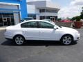 Candy White - Passat Komfort Sedan Photo No. 2