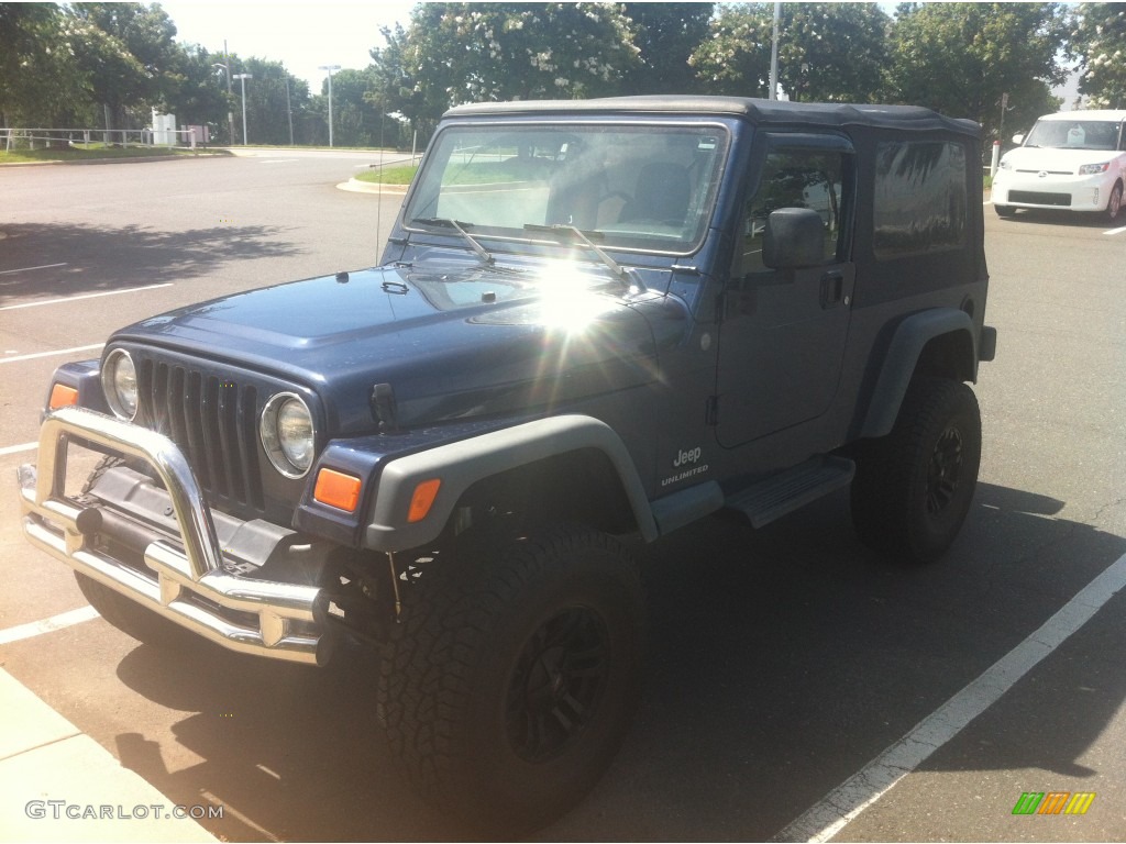 2004 Wrangler Unlimited 4x4 - Patriot Blue Pearl / Dark Slate Gray photo #2