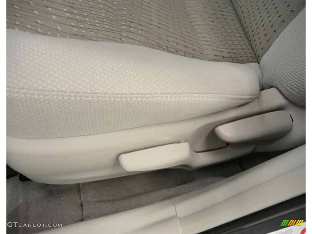 2013 Camry Hybrid LE - Magnetic Gray Metallic / Light Gray photo #9