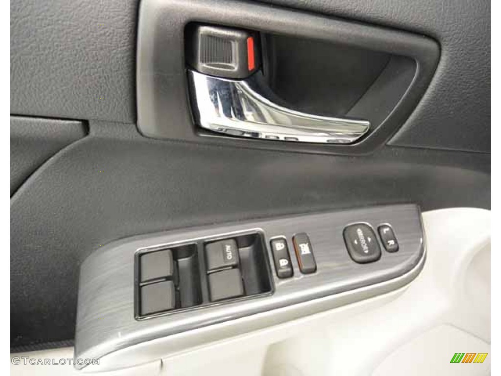 2013 Camry Hybrid LE - Magnetic Gray Metallic / Light Gray photo #10