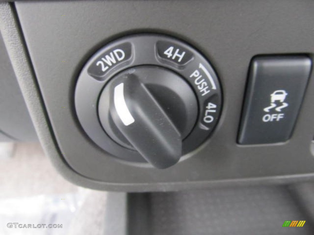 2012 Nissan Xterra S 4x4 Controls Photos