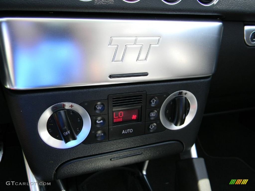 2004 Audi TT 1.8T quattro Roadster Controls Photos