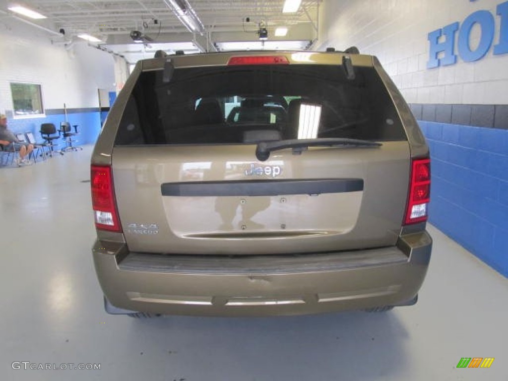 2008 Grand Cherokee Laredo 4x4 - Olive Green Metallic / Khaki photo #4