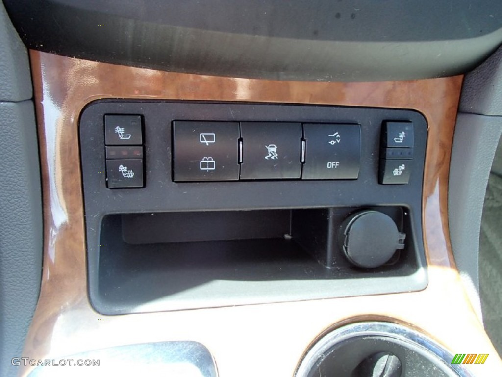2011 Buick Enclave CXL AWD Controls Photo #83365324