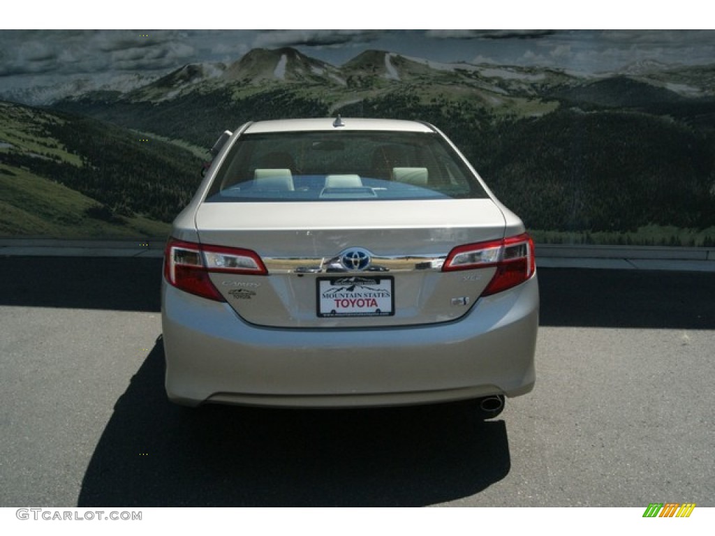 2013 Camry Hybrid XLE - Champagne Mica / Ivory photo #4